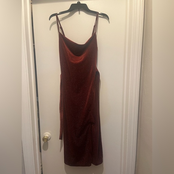 Lost + Wander Cinnamon red burgundy burnt orange velvet cowl neck midi dress - Picture 3 of 9